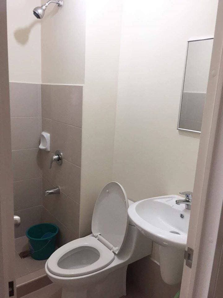 Male condo Sharing for  6 Pax