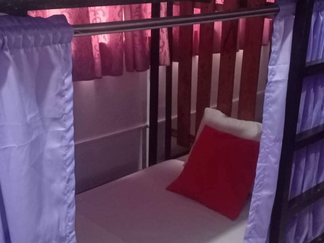 Lojed Sean bed and space