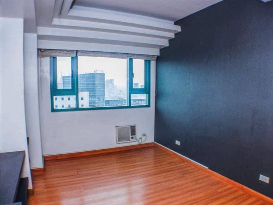 3 Bedroom Unit Loft type At BGC, Taguig