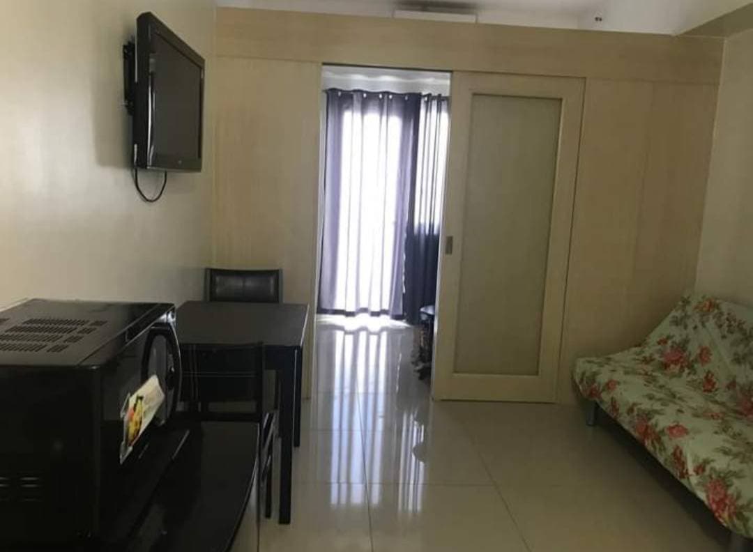 1BR Condo Unit with Balcony For Rent