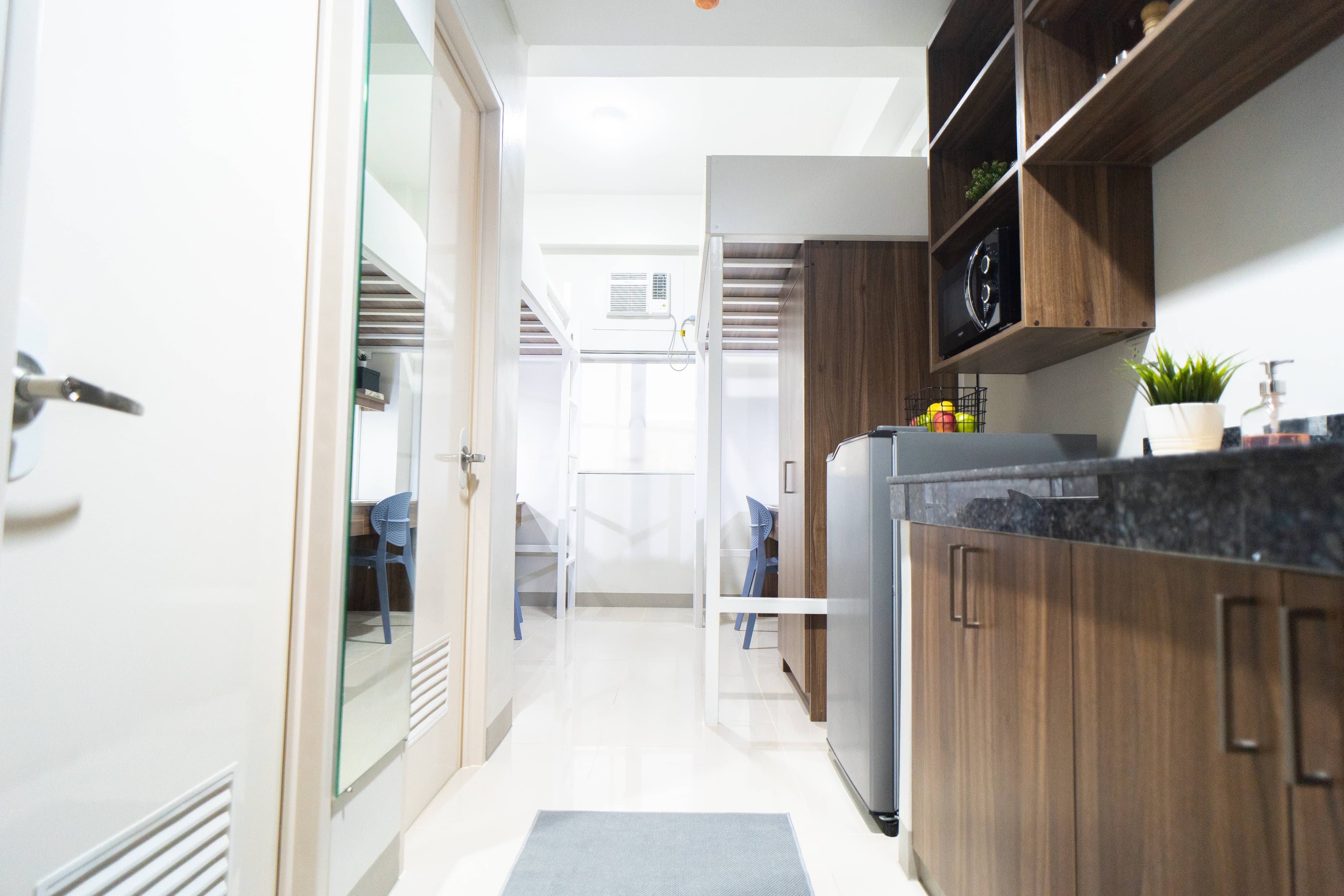 Fully Furnished 4 Bed Condo near Taft