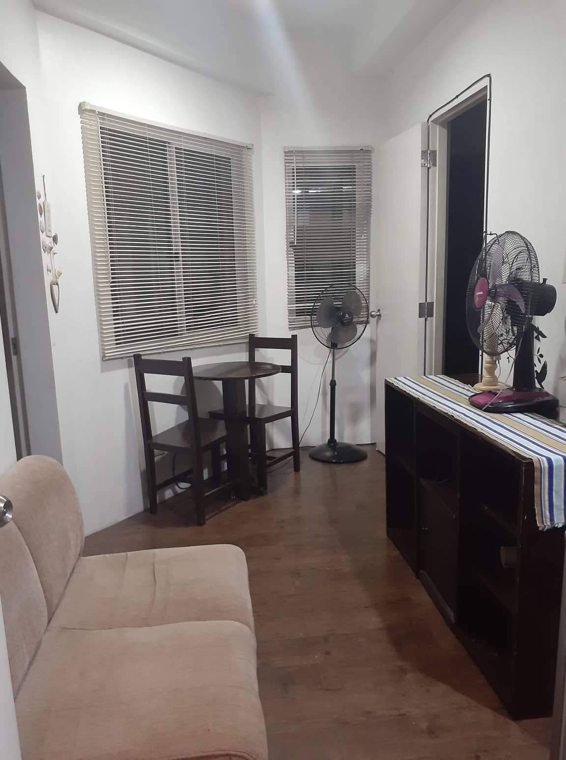 1 unit in El Pueblo 