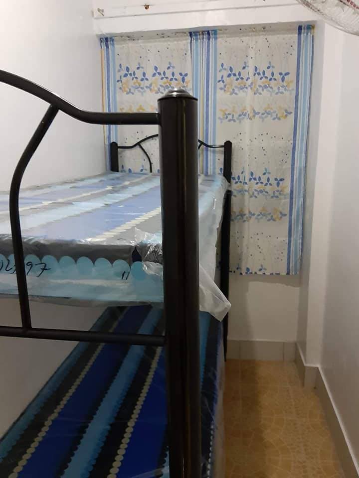 Non Smoking Female Bedspacers