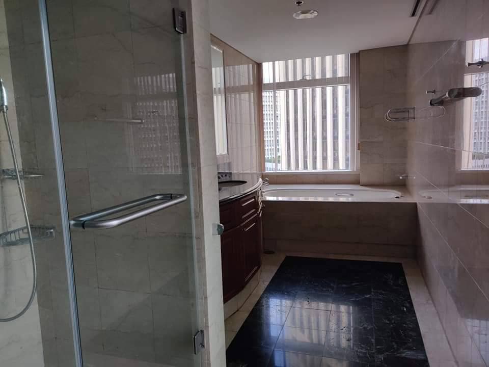 For Rent at One Roxas Triangle Tower